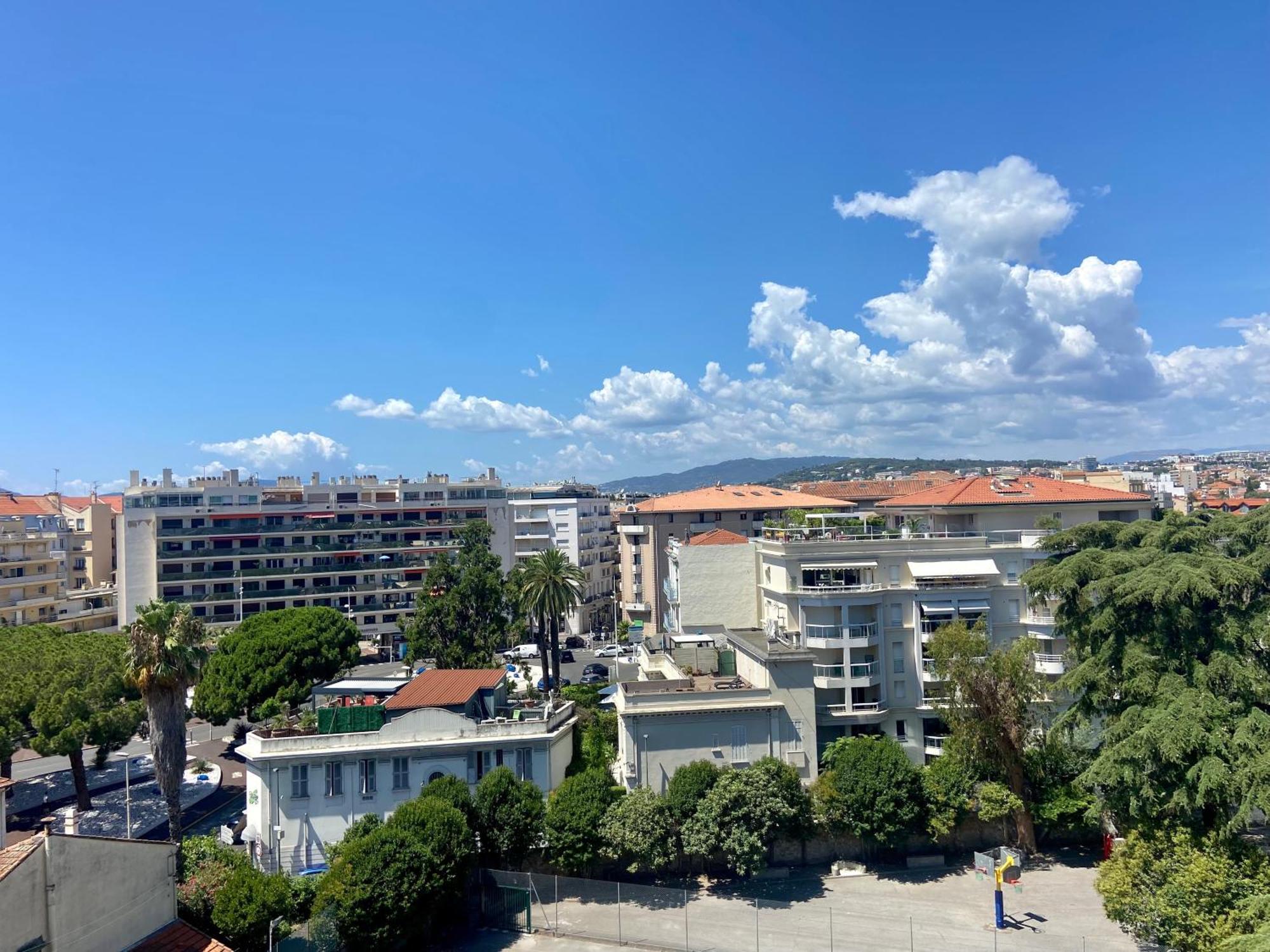 Apartamento Belle Terrasse Pres Du Martinez Et Des Plages!
